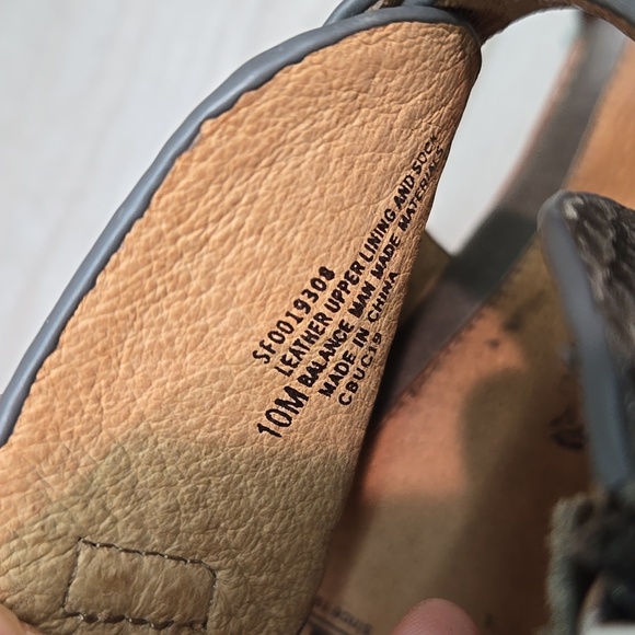 Sofft Women Manryn Snae Grey Leather Heels with Chunky Wooden Heel Sz 10M - Picture 11 of 11